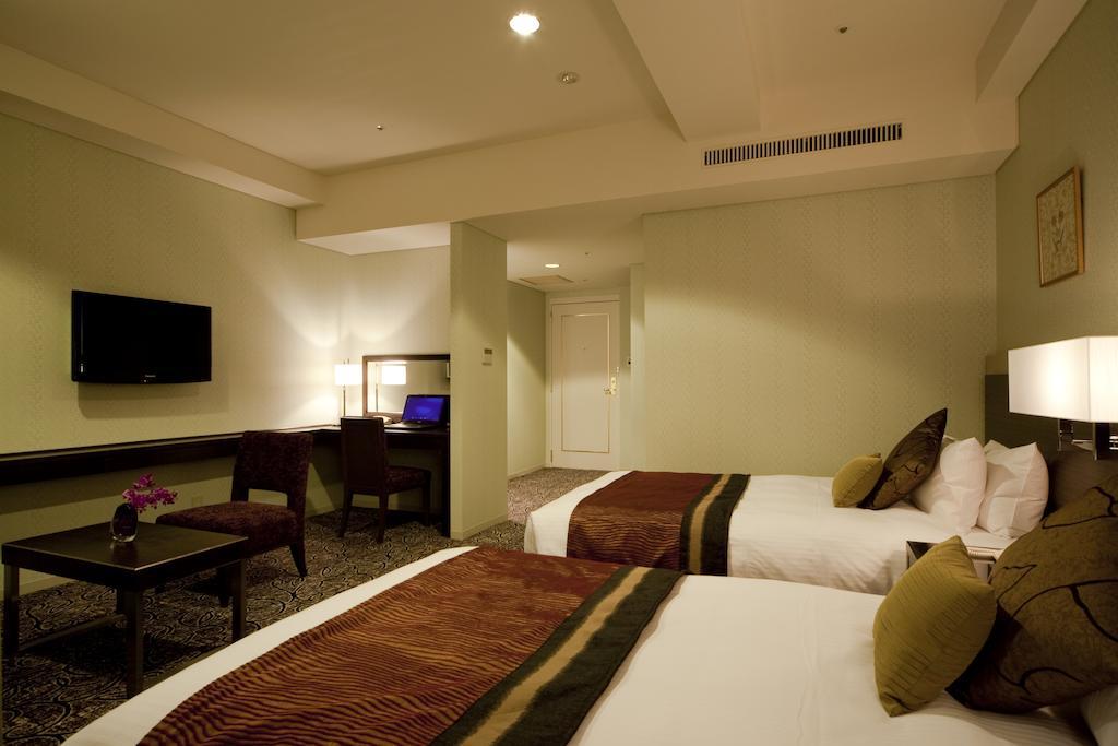 Takakura Hotel Fukuoka Buitenkant foto